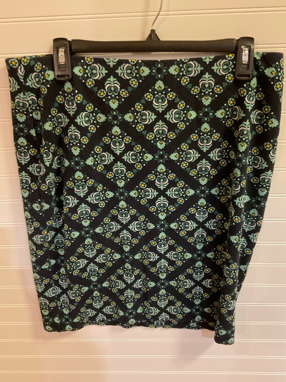 Ann Taylor Floral Medallion Print Navy Teal Skirt. Size: L. Pre Owned